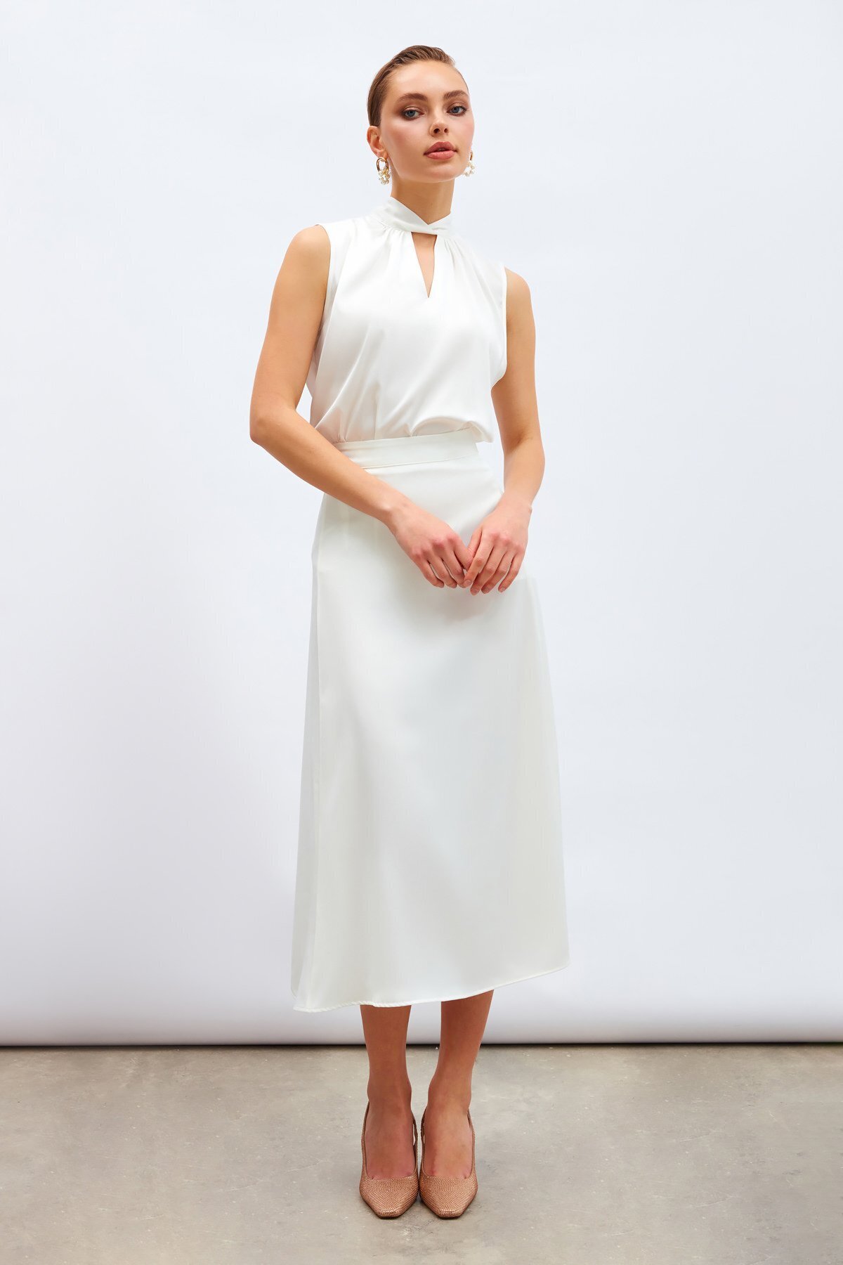 Sateen  Yaka Detaylı Saten Bluz - Ekru - Görsel 5