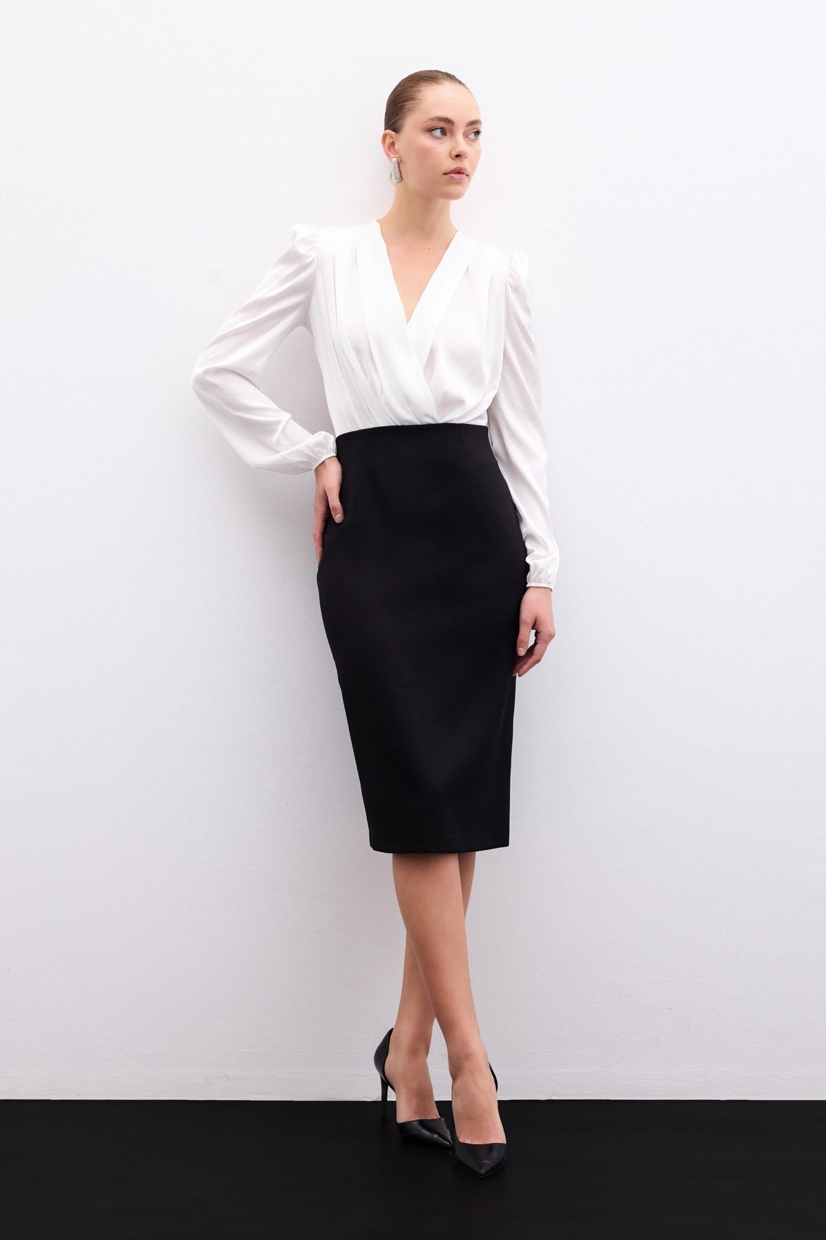 Sateen Rovná ceruzková sukňa – čierna