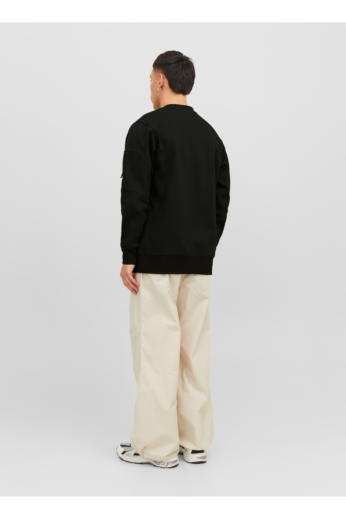 جک اند جونز سویشرت مردانه یقه گرد مشکی ۱۲۲۴۰۲۲۲_JCOSHADE SWEAT CREW NECK L