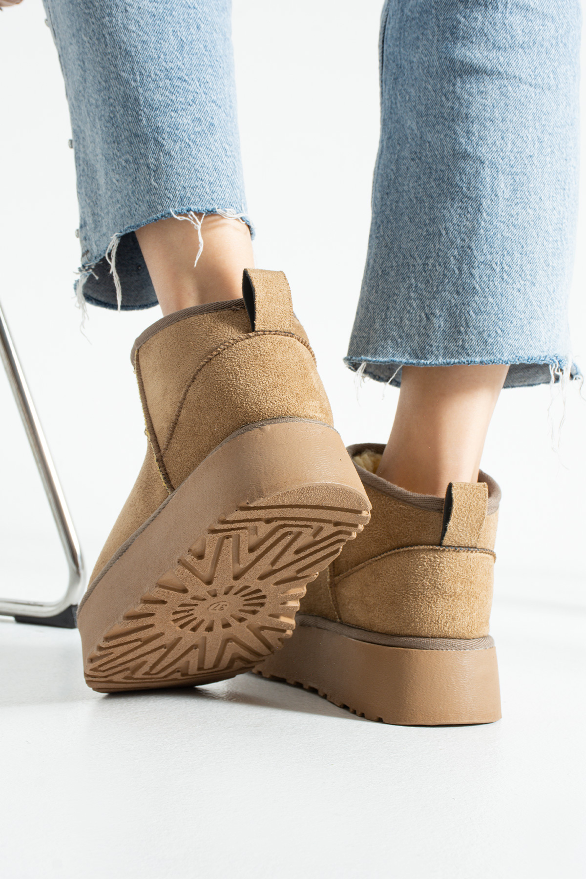 Moda Devrin Μπότες με χοντρή σόλα από μαλλί βιζόν και σουέντ