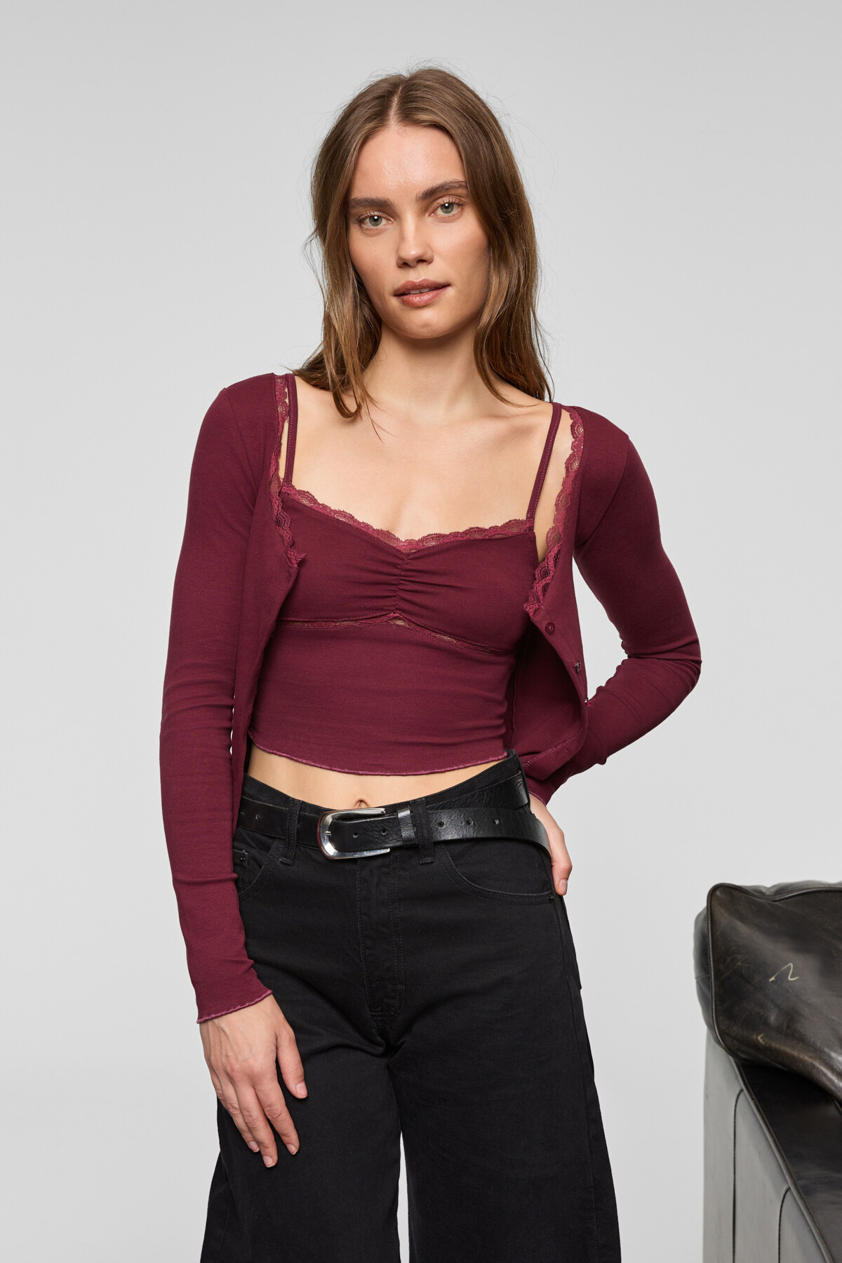 GRIMELANGE  ELVURA Kadın Esnek Kumaşlı Yakası Dantel Detaylı Düğmeli Bluz Ve Atlet İkili Takım Bordo Bluz - Görsel 5