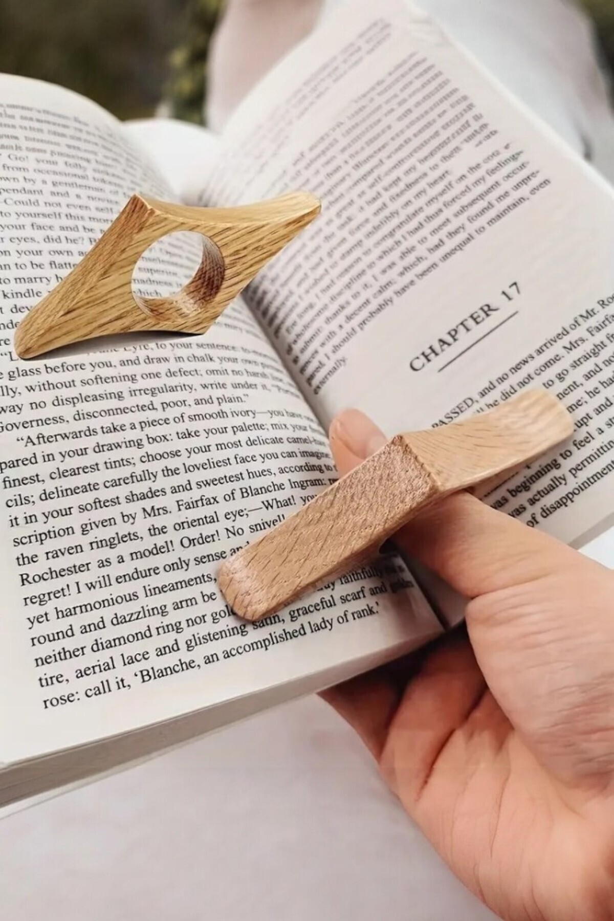 OK Wood Doğal Ahşap Başparmak Kitap Tutucu – Tek Elle Okuma Desteği, Rahat ve Şık Kitap Ayracı