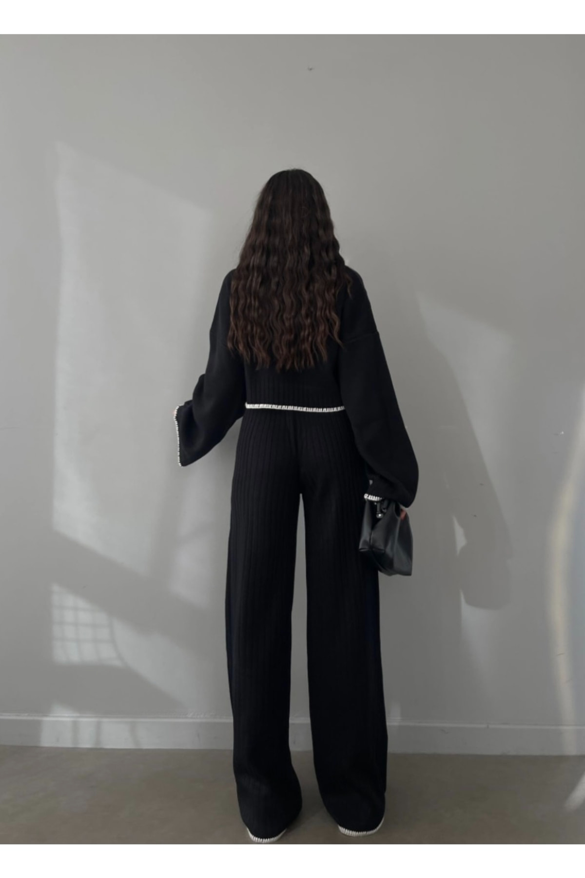 H&E LUXURY DESIGN Жіночий чорний трикотажний комплект вільного крою - сучасний та стильний комплект