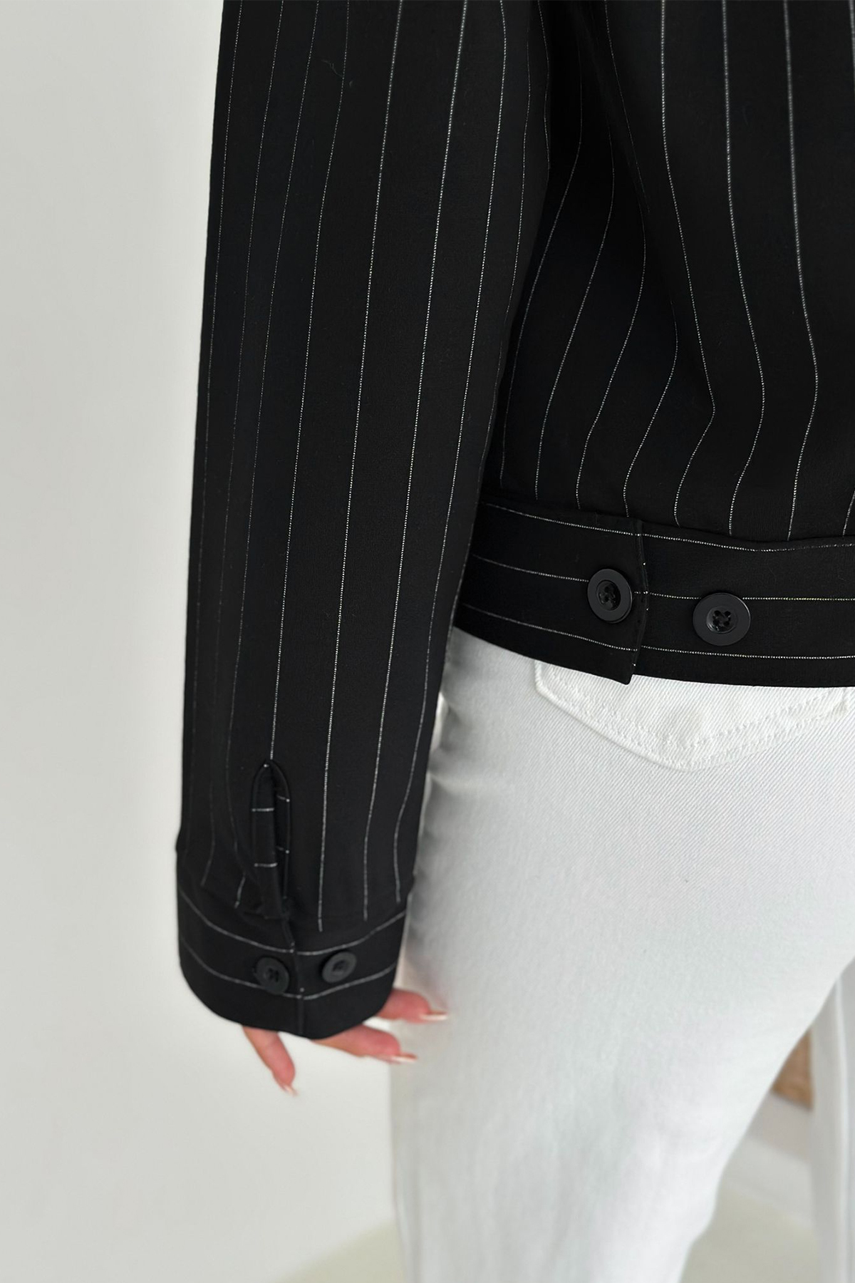 Noa Noa  Kadın Metal Fermuarlı Çizgili Ceket – Şehirli & Zamansız Stil - Görsel 7