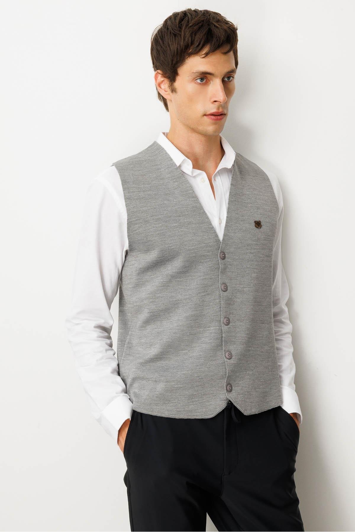 جلیقه پشمی مردانه یقه هفت ساده خاکستری روشن