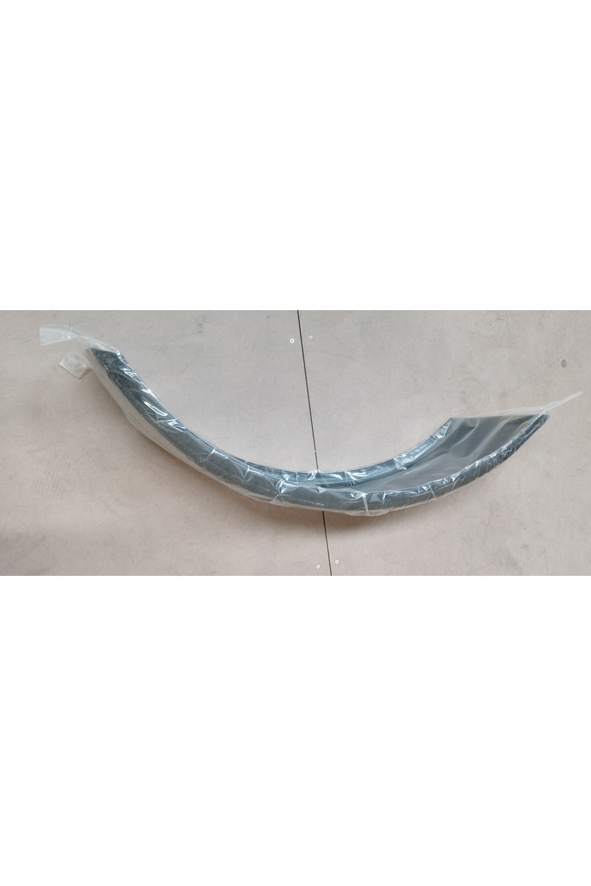 TM NEWHOLLAND TT55-TT65 model uyumlu ön çamurluk paçalığı plastik