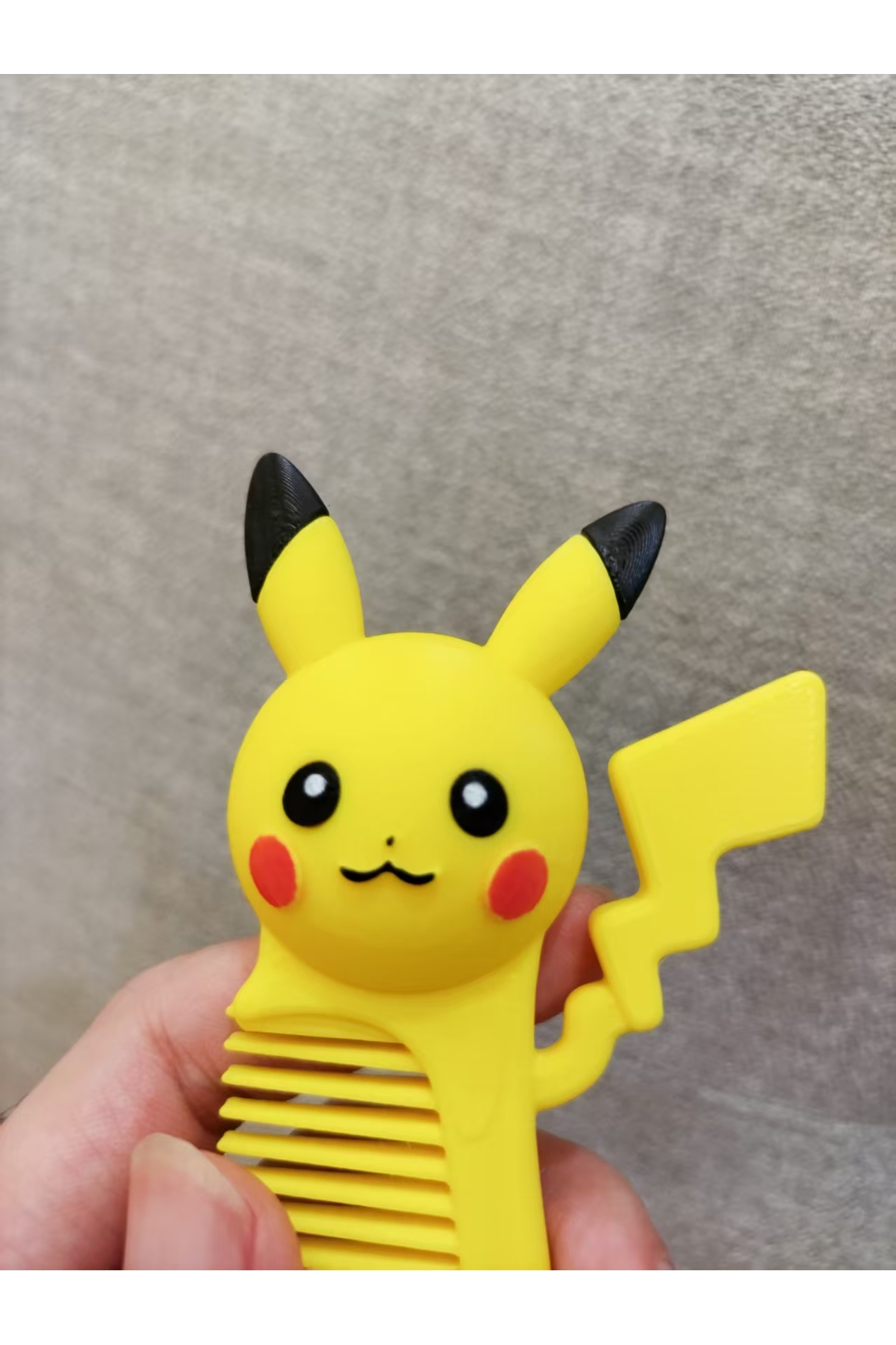 Pikachu Temalı Çocuk Saç Tarağı – 3D Baskı Dekoratif ve Kullanışlı Obje (12 cm)
