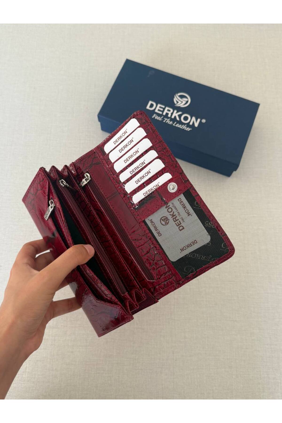 Derkon  Timsah Desenli Kullanışlı Hakiki Deri Kadın Cüzdanı Bordo - Görsel 2
