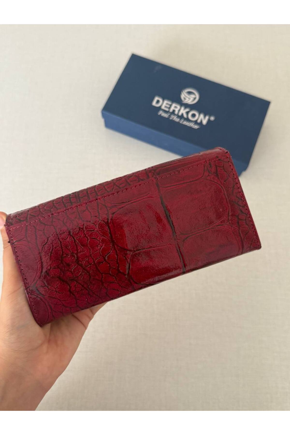 Derkon  Timsah Desenli Kullanışlı Hakiki Deri Kadın Cüzdanı Bordo - Görsel 4