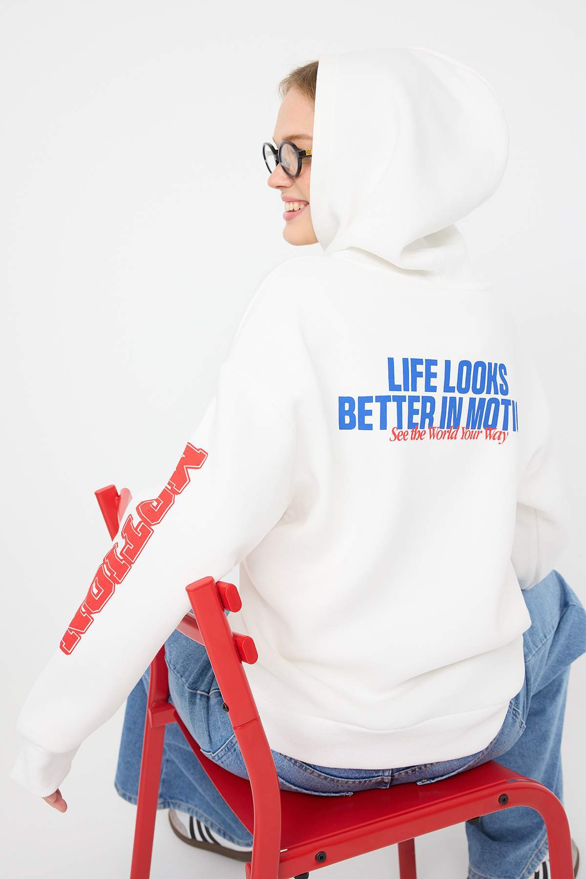 Trendyolmilla Teen Ekru Oversize/Geniş Kalıp Slogan Baskılı Kalın İçi Polarlı Örme Sweatshirt TWOAW26SW00163