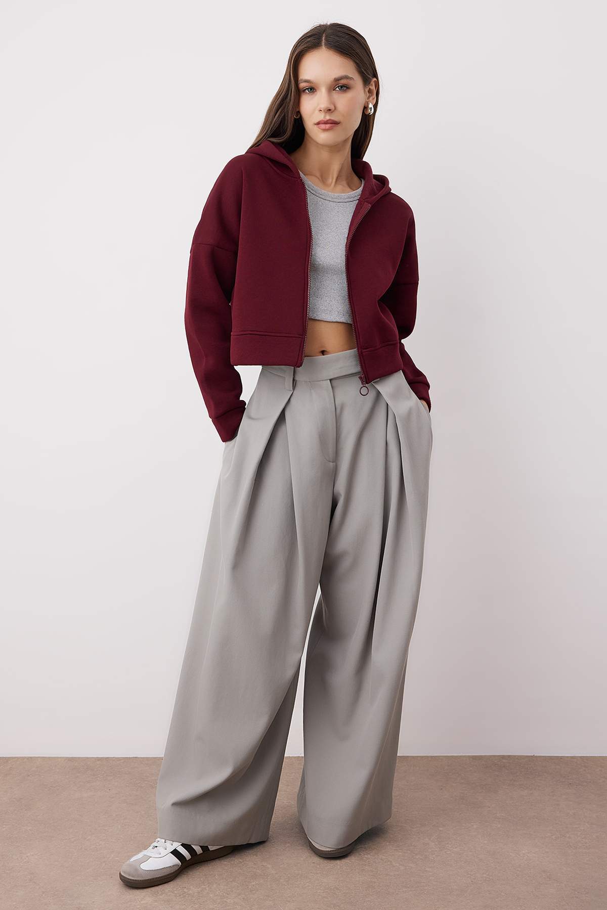 Trendyolmilla  Bordo Fermuarlı Kapüşonlu Rahat Kesim Crop Kalın İçi Polarlı Örme Sweatshirt TWOAW20SW0660