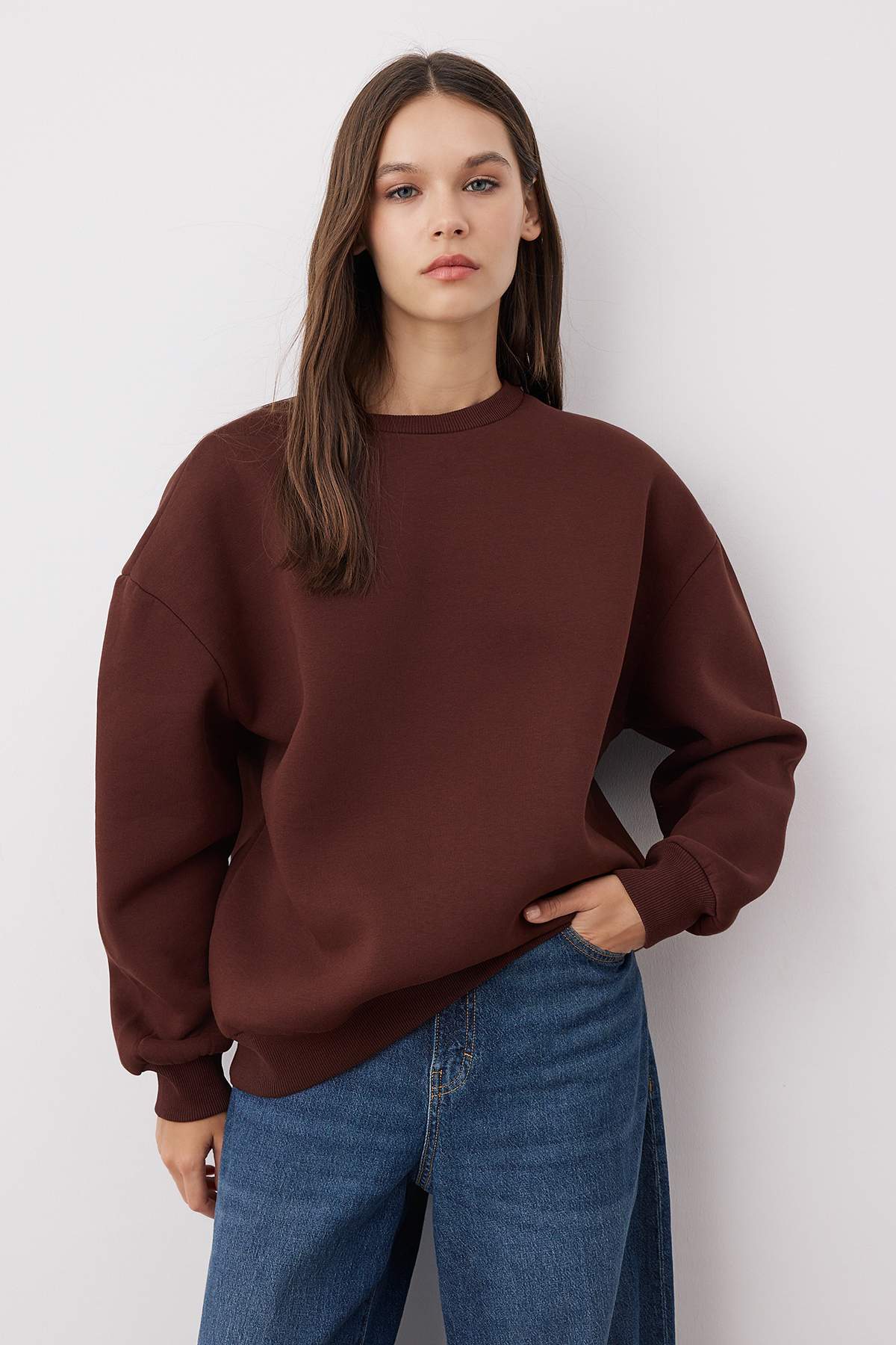 Trendyolmilla  Koyu Kahverengi Oversize/Rahat Kesim Bisiklet Yaka Kalın/İçi polarlı Örme Sweatshirt TWOAW24SW00102