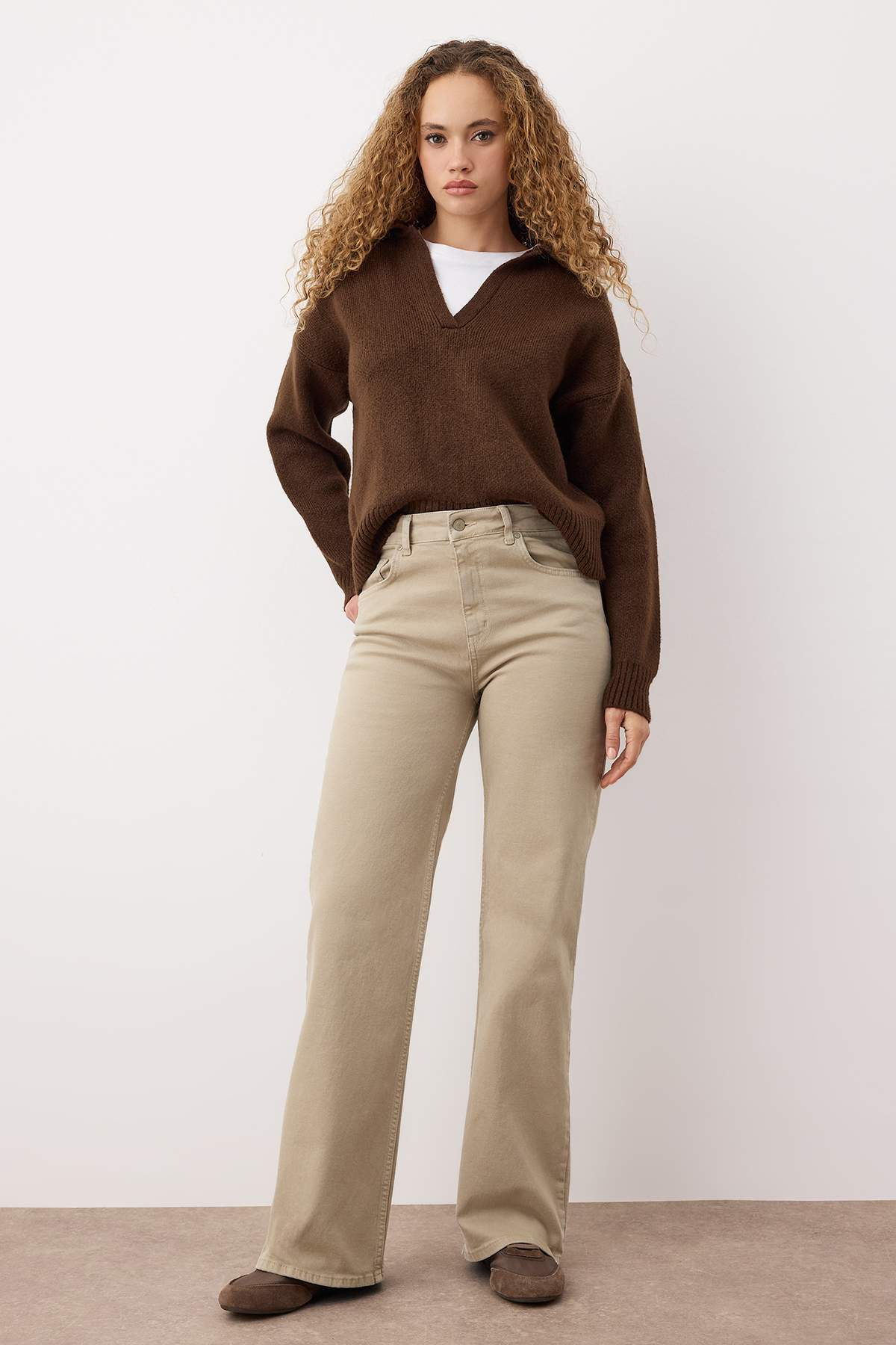 Trendyol Collection Spodnie jeansowe z wysokim stanem Comfort/Elastyczne spodnie jeansowe z szerokimi nogawkami TWOAW25JE00309