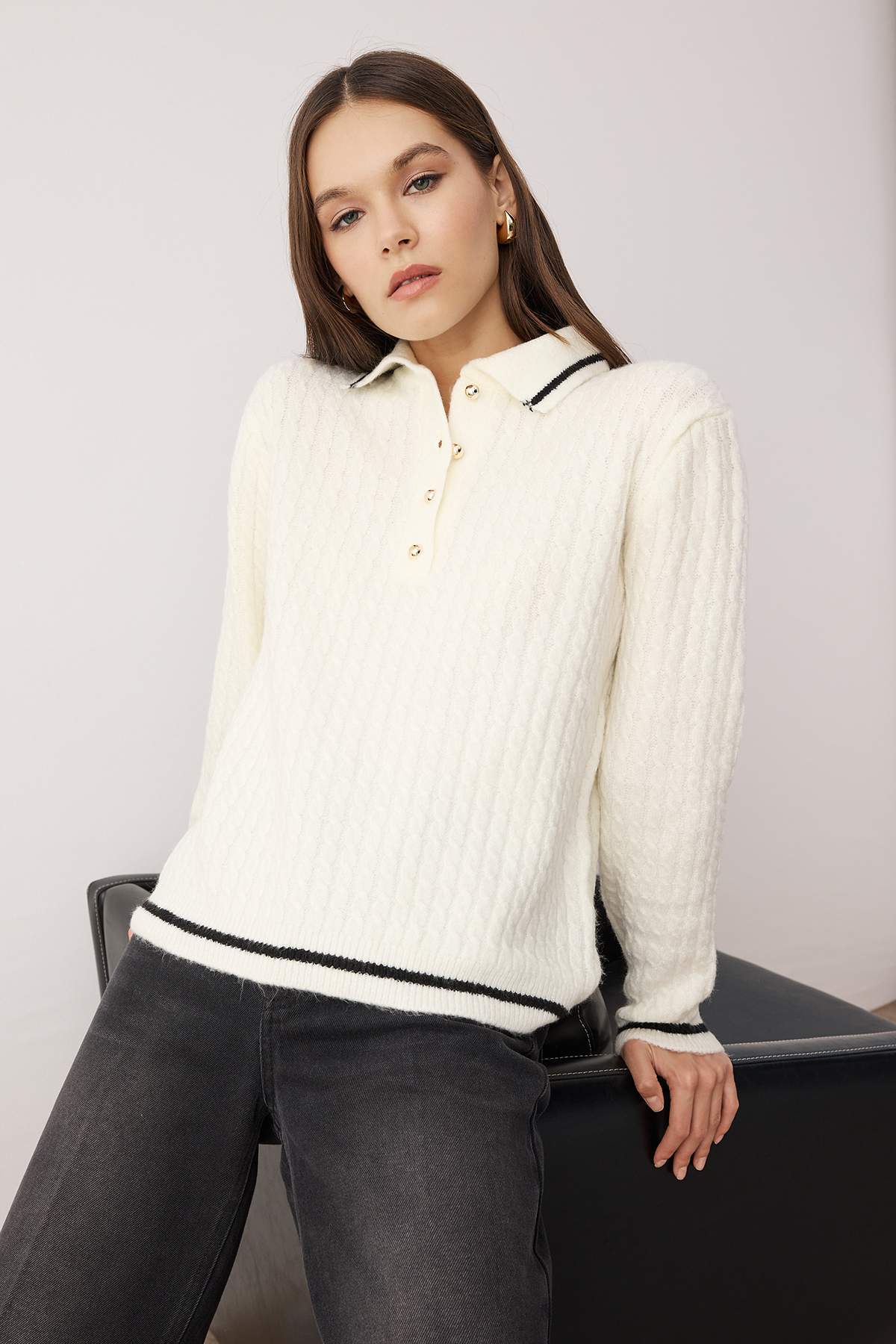 Trendyolmilla  Ekru Premium İplik/Özel İplik Polo Yaka Yumuşak Dokulu Triko Kazak TWOAW26KZ00236