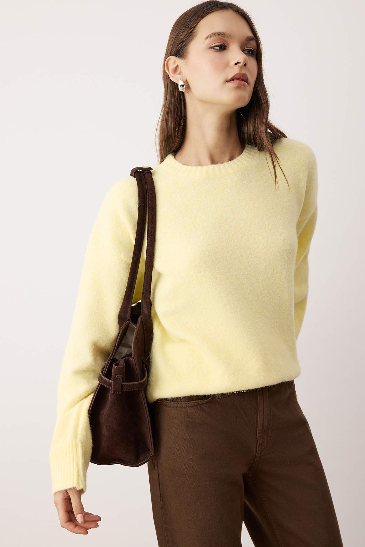 Trendyolmilla  Wardrobe Essentials Sarı Yün Karışımlı Tüylü Premium İplik Geniş Kalıp Triko Kazak | TWOAW26KZ00125