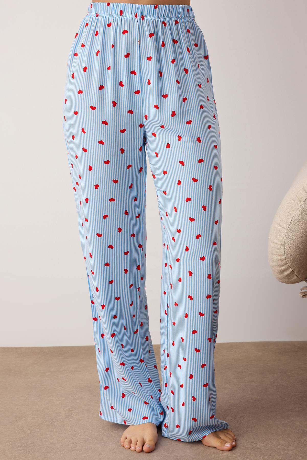 Trendyolmilla  Mavi-Çok Renkli Çizgili Viskon Dokuma Pijama Takımı THMAW26PT00106 - Görsel 3