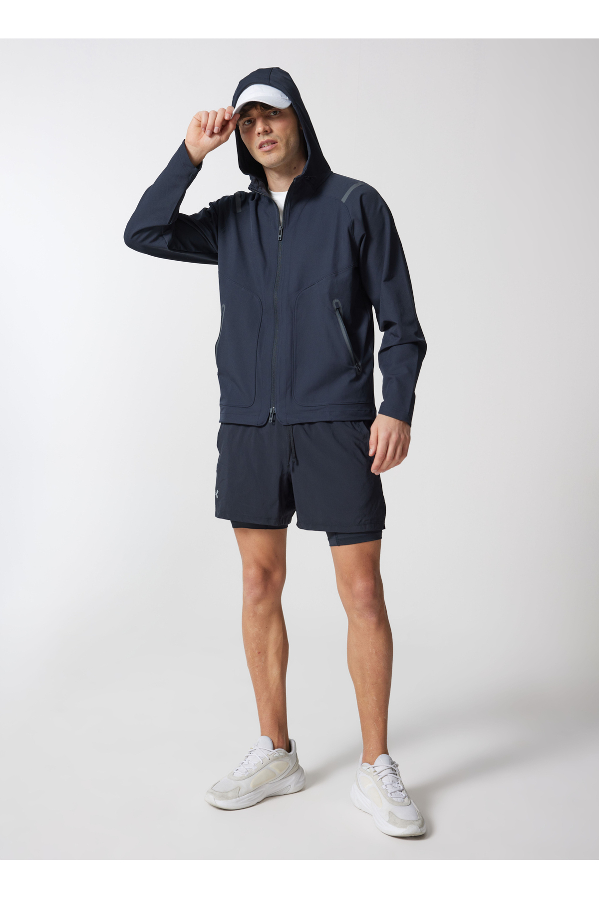 آندر آرمور کاپشن مردانه گشاد و کلاه‌دار مشکی Unstoppable مدل UA، کد ۱۳۷۰۴۹۴-۰۰۱، زیپ‌دار