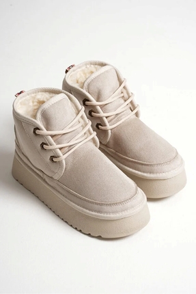 Ayakkabı Delisiyim Kadın Bot Bej Rengi Süet – İçi Yünlü, Kalın Tabanlı, Bağcı...