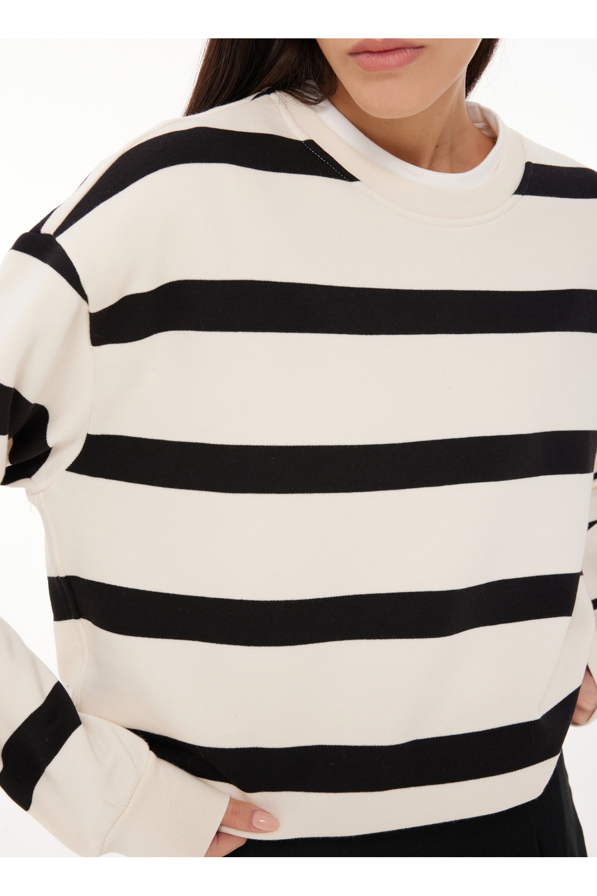 Fabrika  Bisiklet Yaka Çizgili Siyah - Beyaz Kadın Sweatshırt F3WL-SWT9 - Görsel 3