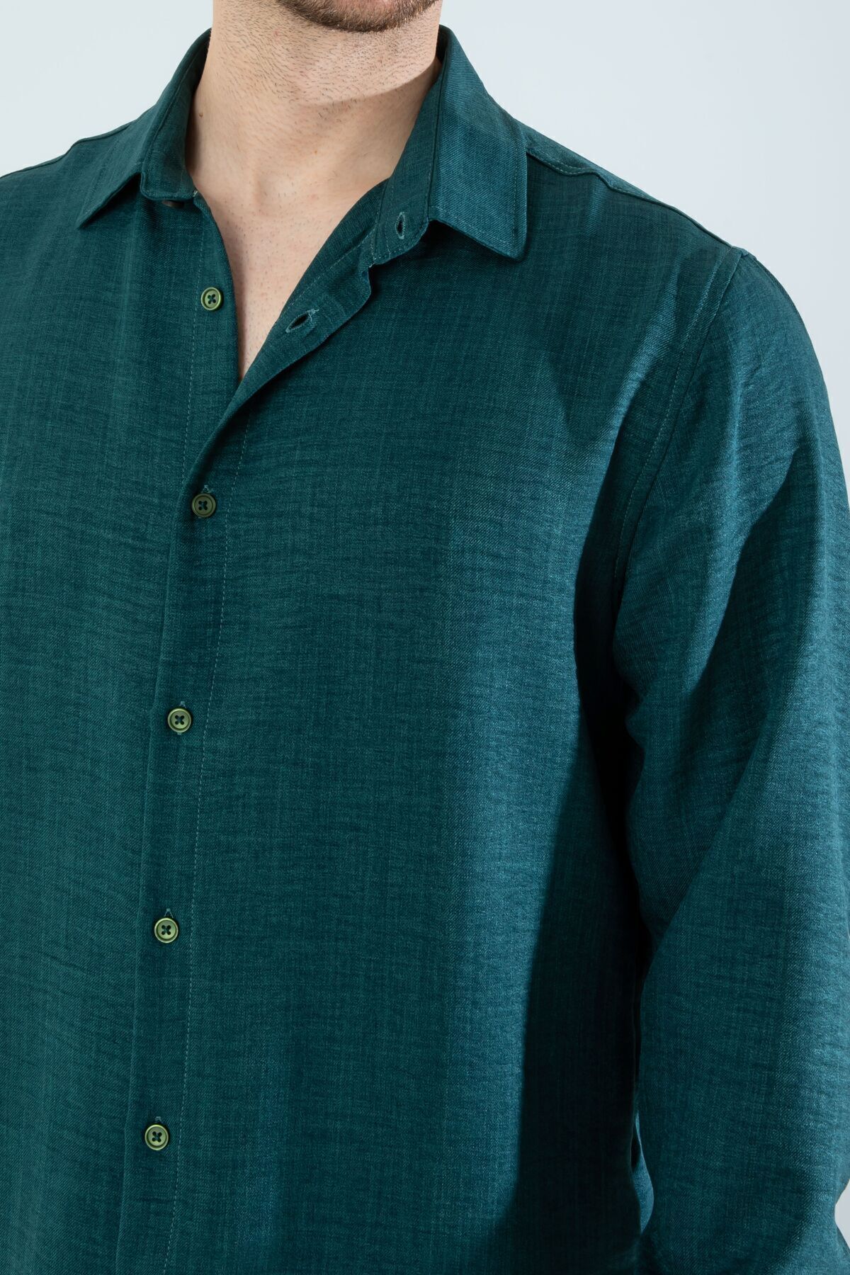قميص رجالي من الكتان ذو ملمس نفطي كبير الحجم