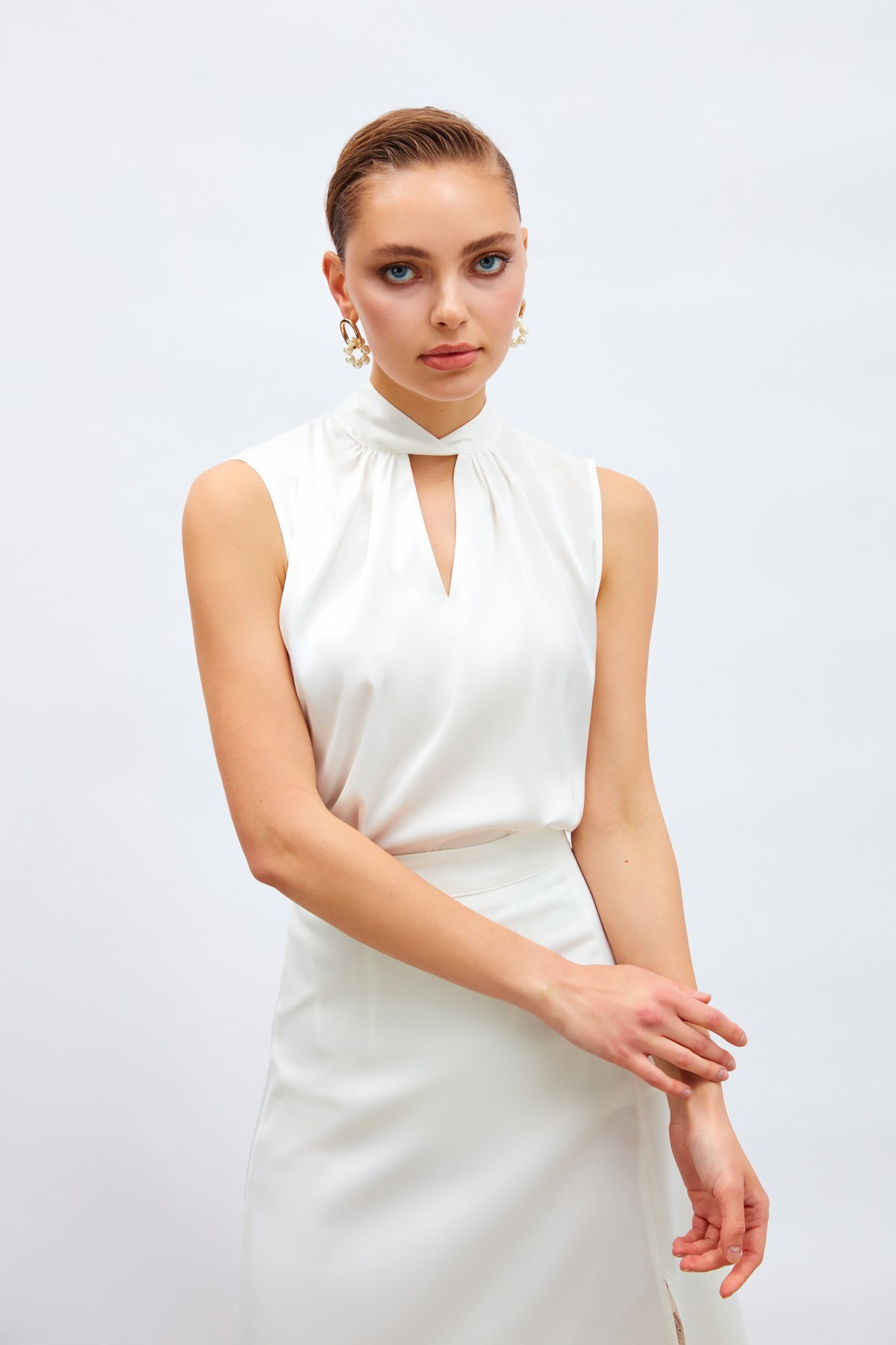 Sateen  Yaka Detaylı Saten Bluz - Ekru - Görsel 3