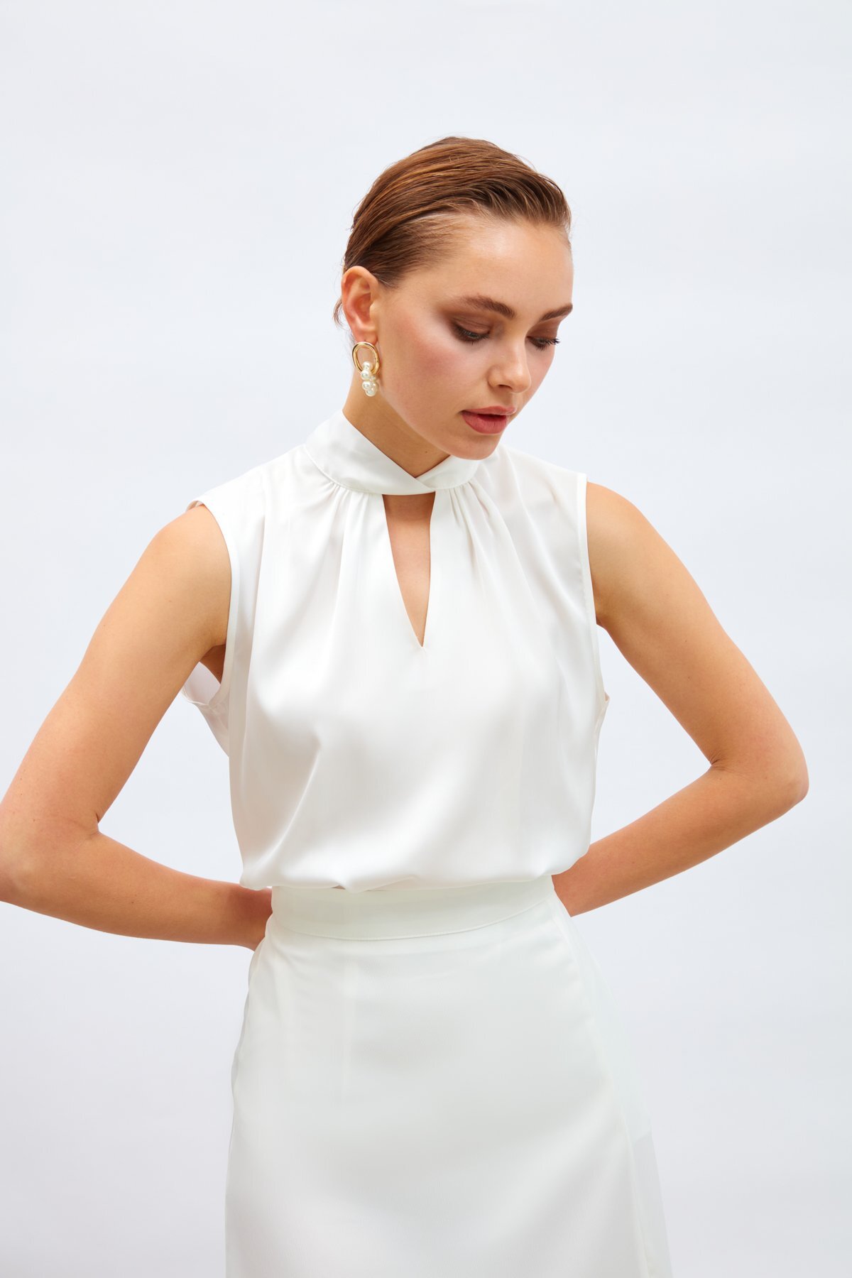 Sateen  Yaka Detaylı Saten Bluz - Ekru - Görsel 2