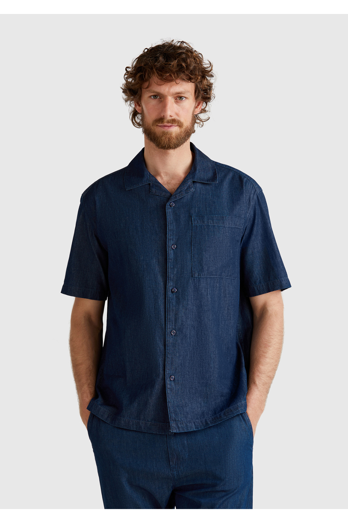 یونایتد کالرز آو بنتون پیراهن آستین کوتاه یقه کمپینگ مردانه ۱۰۰٪ پنبه‌ای سرمه‌ای