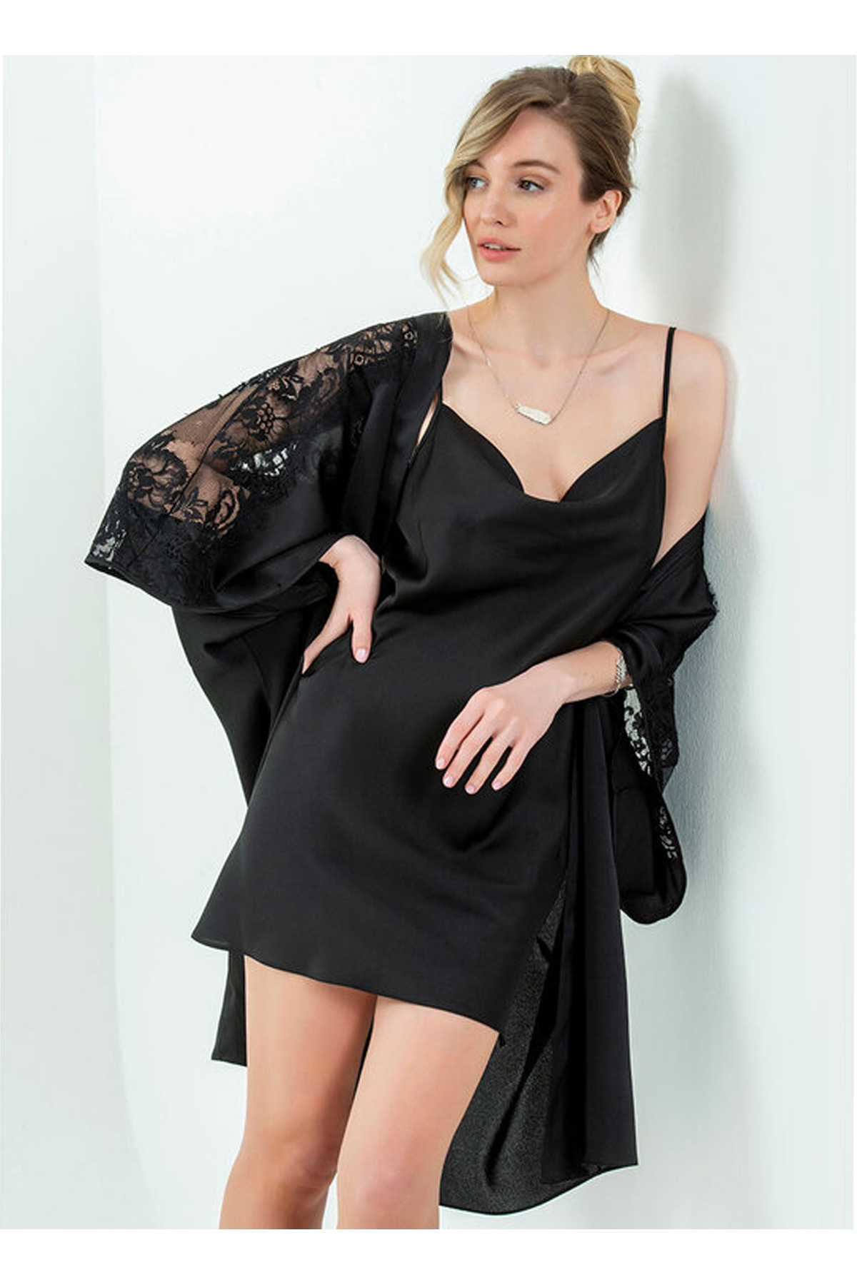 Magic Form Siyah Kadın Askılı Diz Üstü Saten Gecelik 6790