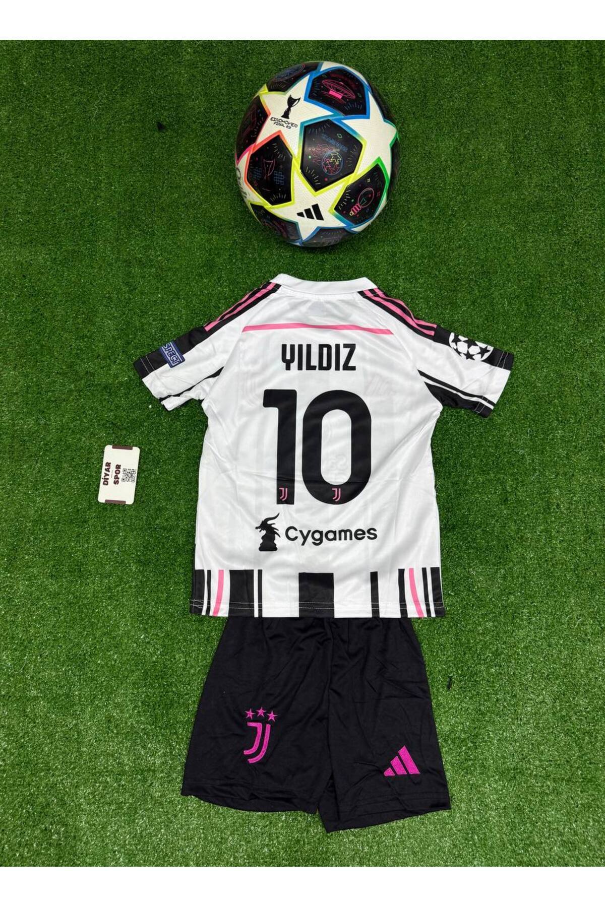 Alaturka Mix JUVENTUS 2026 Kenan Yıldız Yeni Sezon Çocuk Forması 4'lü Set Çorap Bileklik Hediye