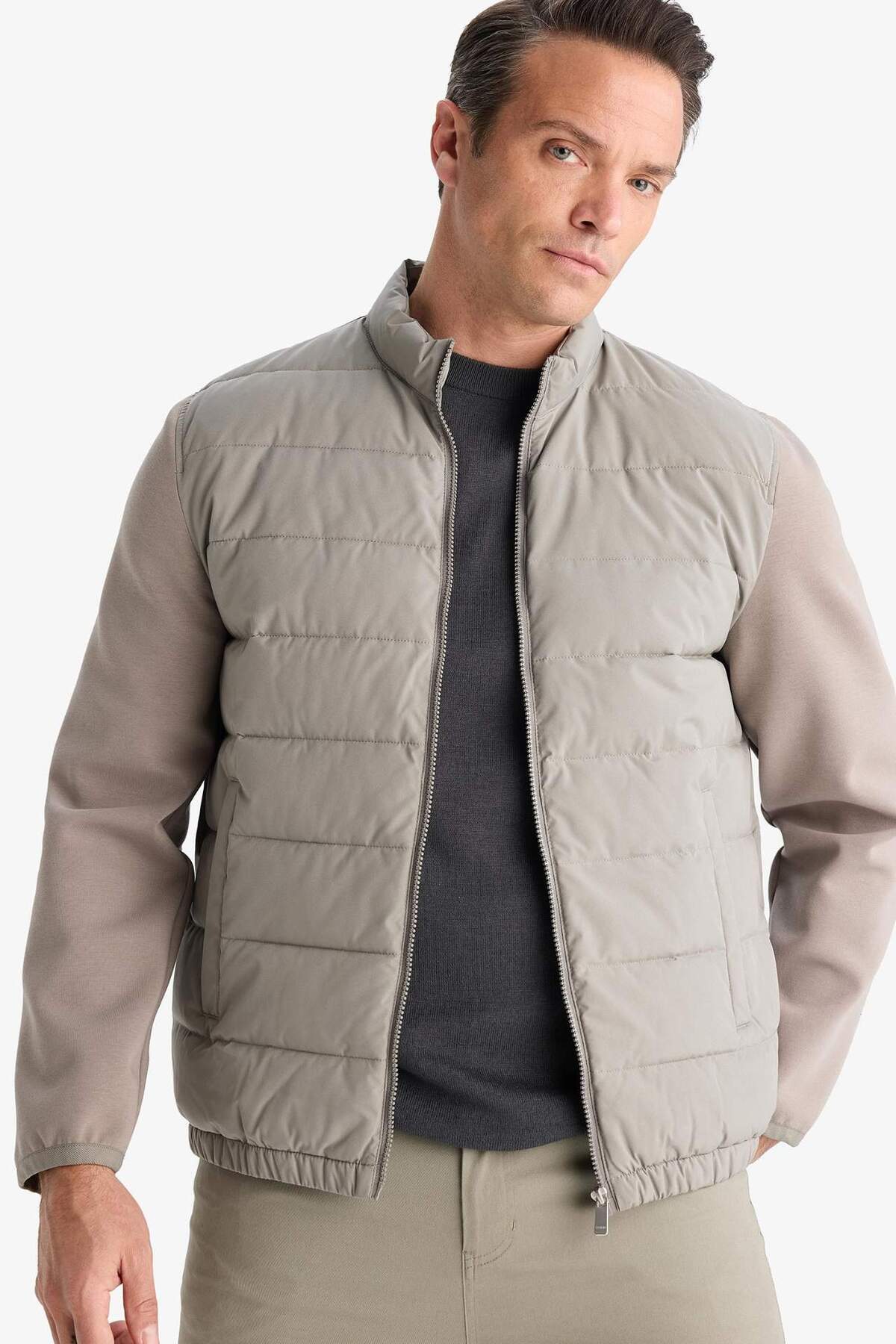 دفاکتو کاپشن جیبی زیپ دار ضد آب Slim Fit Slim Cut D7532AX25AU