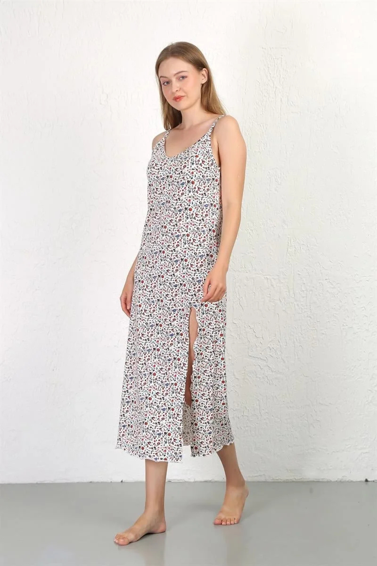 emosavm Moda İp Askılı Uzun Yırtmaçlı Penye Gecelik Beyaz