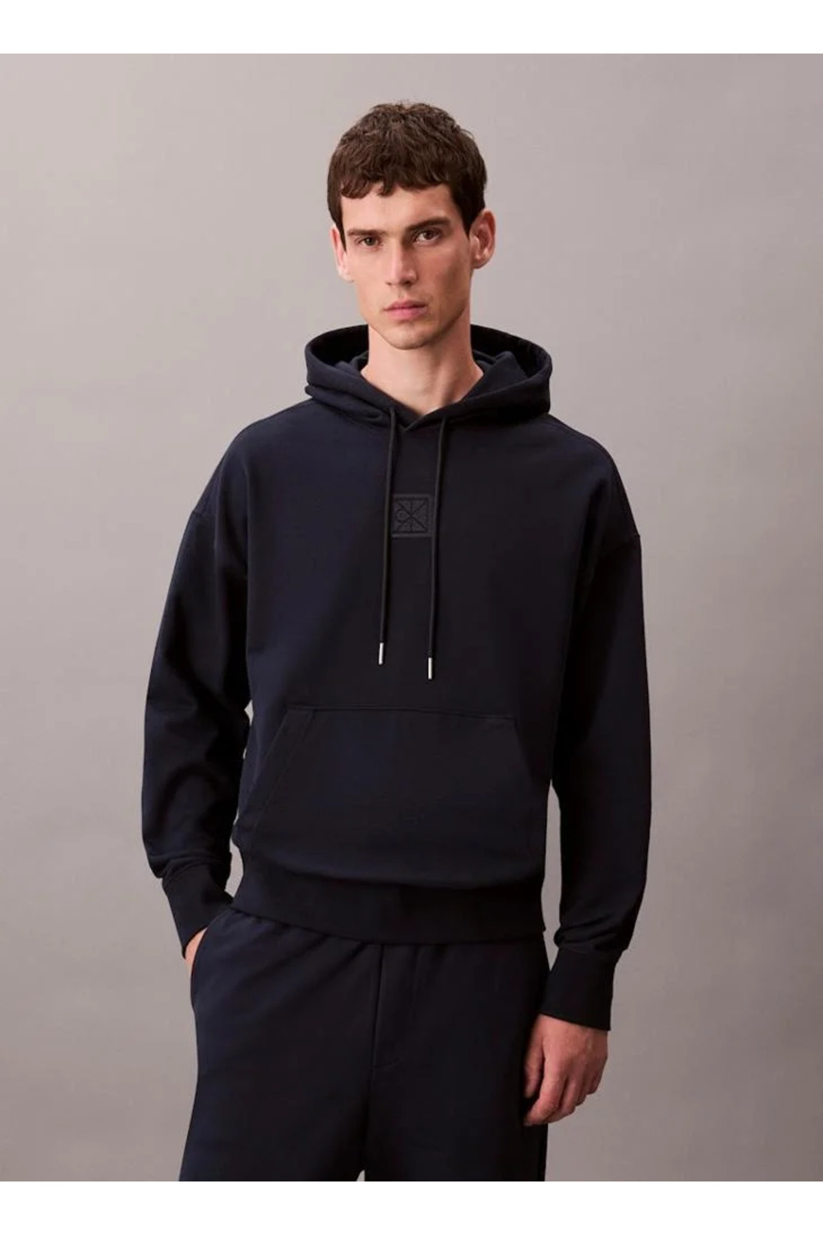 کلوین کلاین سویشرت مردانه آستین بلند یقه کلاه‌دار، جیب جلو، طرح‌دار، پنبه‌ای، آبی، LV14LD225G-CEF