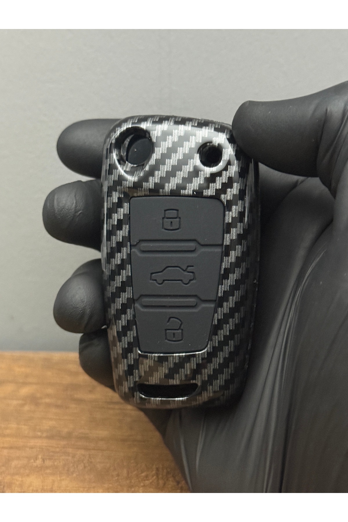 Luxe Aksesuarr Audi A3, A6, A1, A4 Q2, Q3 Sustalı 3 Düğmeli Karbon Fiber Kumanda Anahtar Koruma Kılıfı