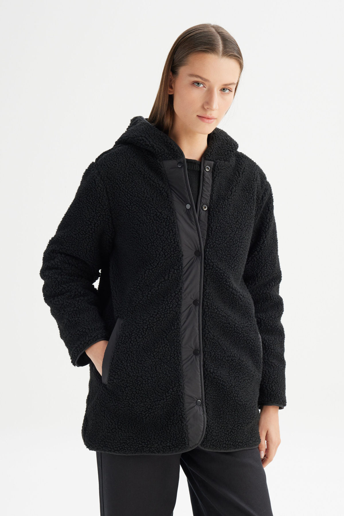 Wrangler  Regular Fit Normal Kesim Kapüşonlu Siyah Kapitoneli Mont - Görsel 2