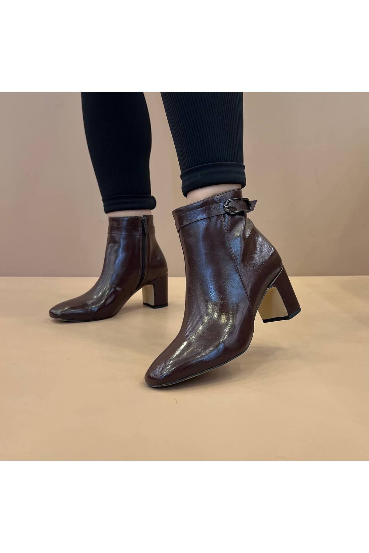 Kadın Kahverengi Topuklu Kısa Bot Bilekte Zarif Deri Görünümlü Günlük Kullanıma Uygun Şık Rahat Bot