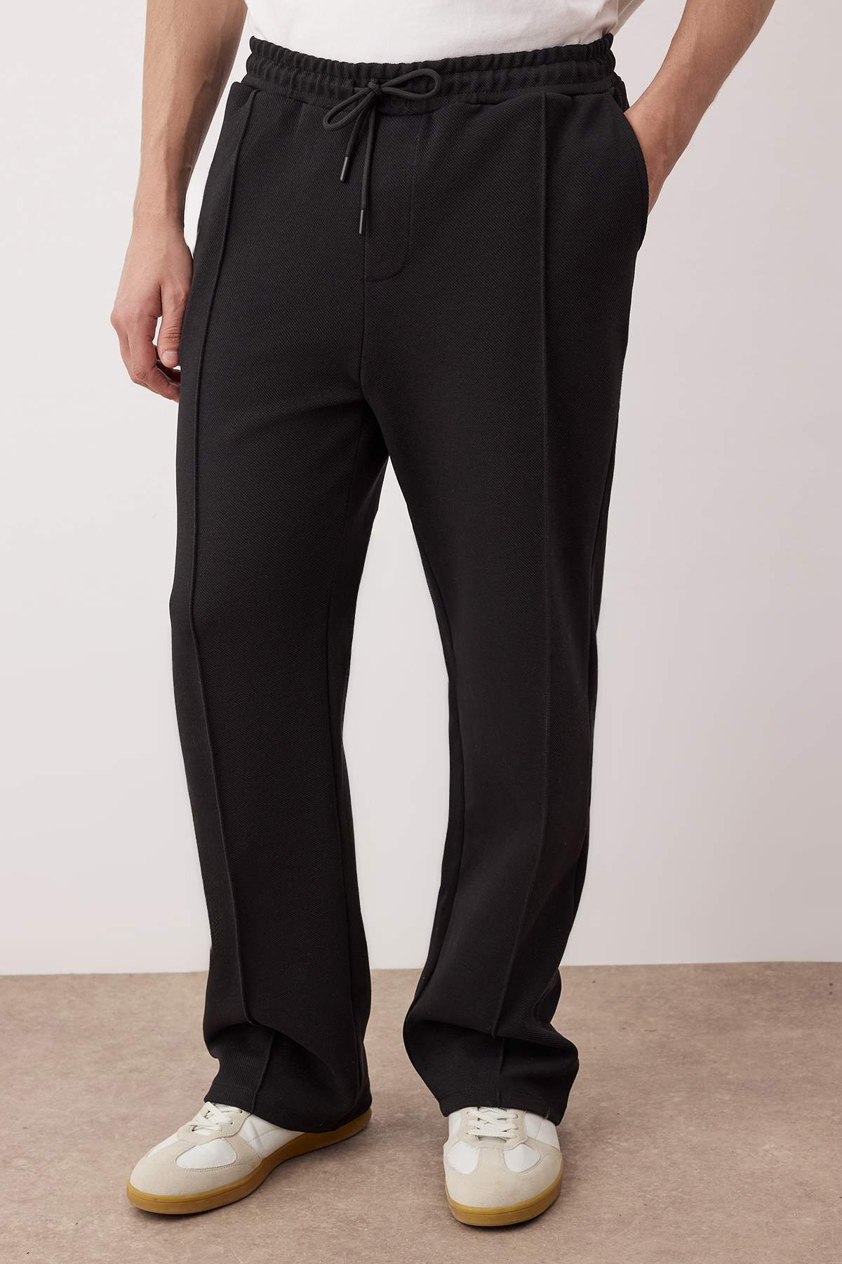 Trendyolmilla Man Siyah Straight Kalıp Geniş Paça İnterlok Rahat Pamuklu Pantolon TMNAW26PL00002
