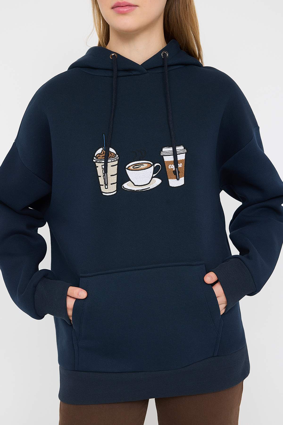 Trendyolmilla  Teen Lacivert Nakışlı Oversize/Geniş Kalıp Kapüşonlu Örme Sweatshirt TWOAW26SW00105 - Görsel 3