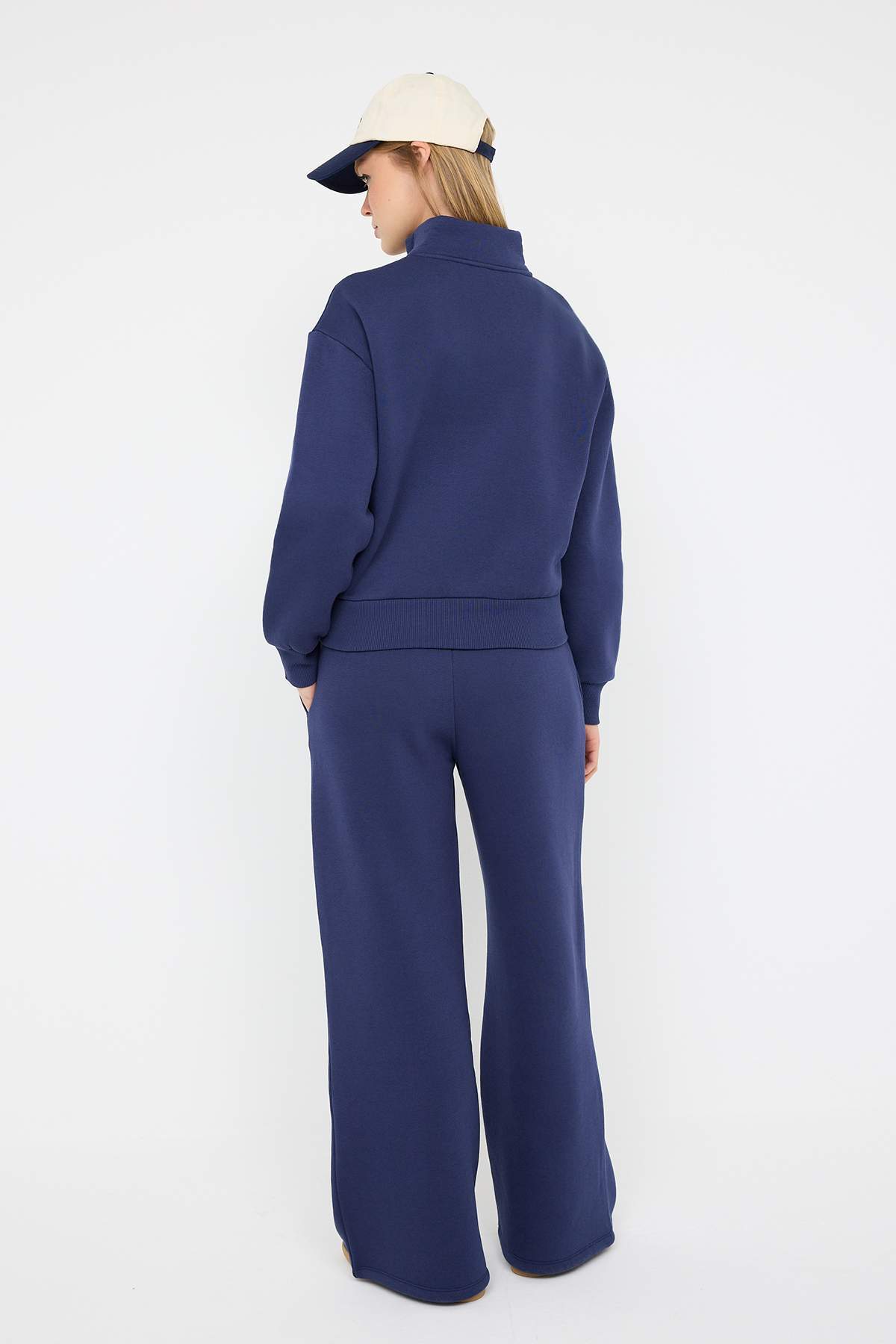 Trendyolmilla  Teen Lacivert Nakışlı Dik Yaka Fermuarlı Wideleg/Geniş Paça Örme Eşofman Takımı TWOAW26AU00081 - Görsel 4