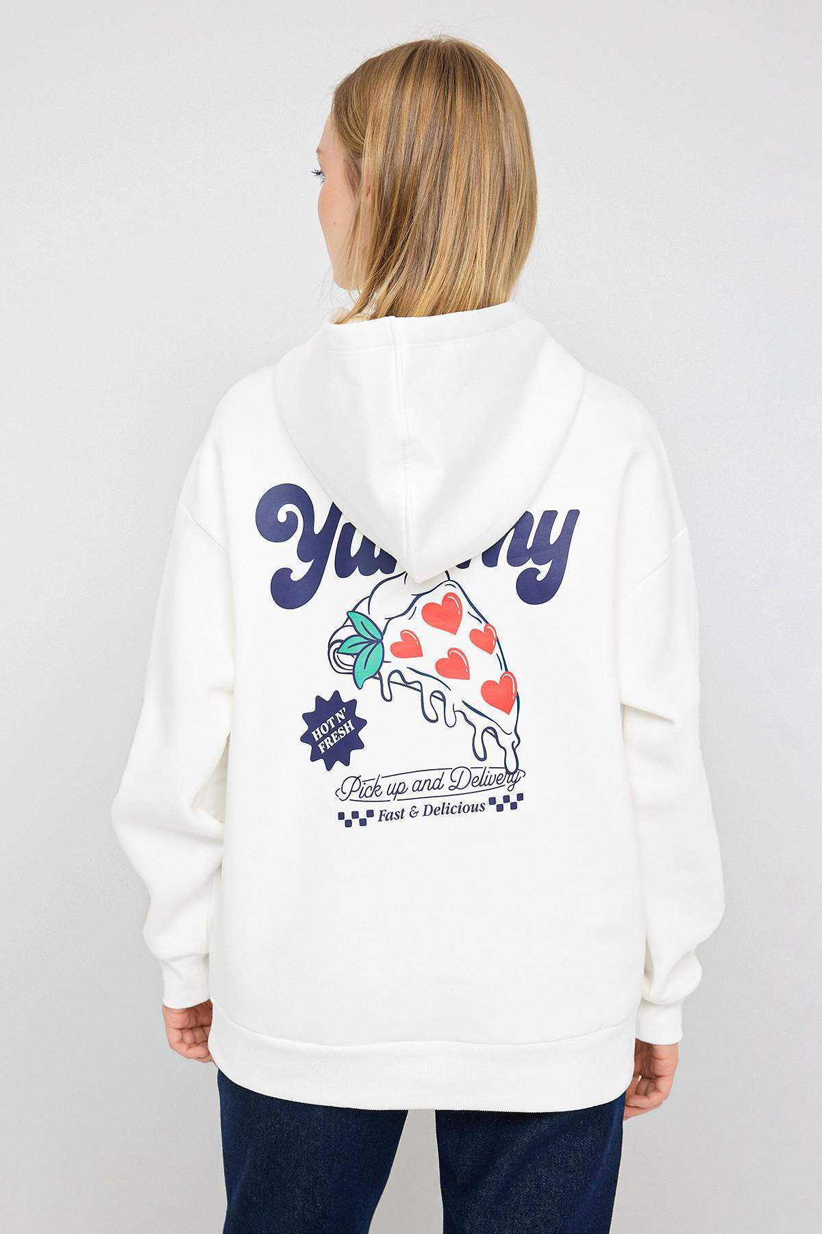 Trendyolmilla  Teen Ekru Sırt Baskılı Oversize/Geniş Kalıp Kapüşonlu Örme Sweatshirt TWOAW26SW00166 - Görsel 5