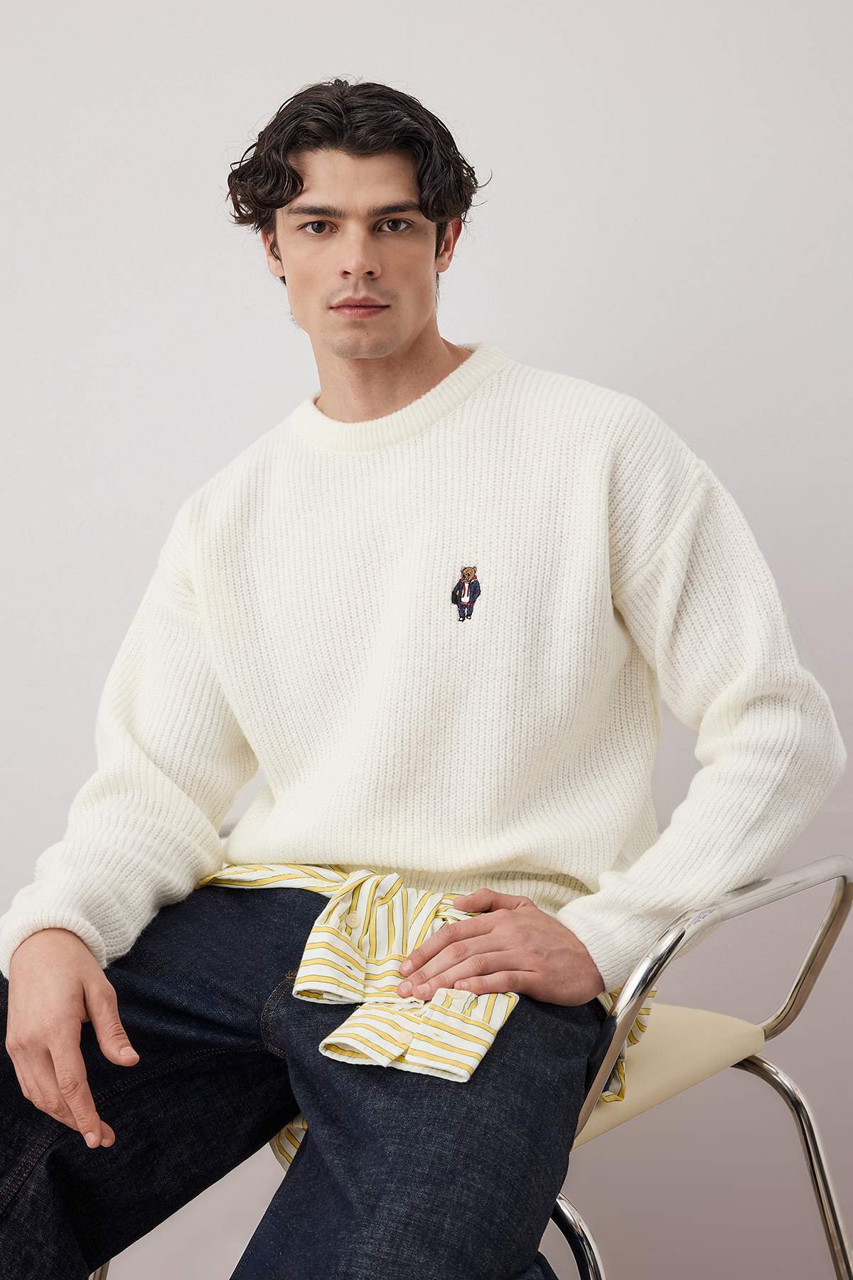 Trendyolmilla Man Ekru Oversize/Geniş Kesim Bisiklet Yaka Ayı Nakışlı Kazak TMNAW26KZ00003