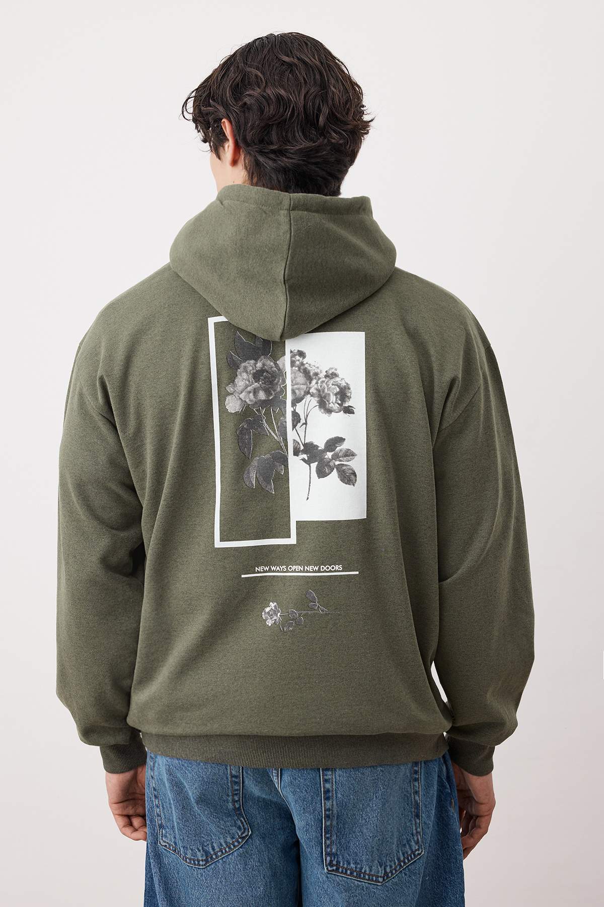 Trendyolmilla Man Haki Oversize/Geniş Kesim Kapüşonlu İçi Polar/Sıcak Tutan Çiçek Baskılı Sweatshirt TMNAW22SW1651