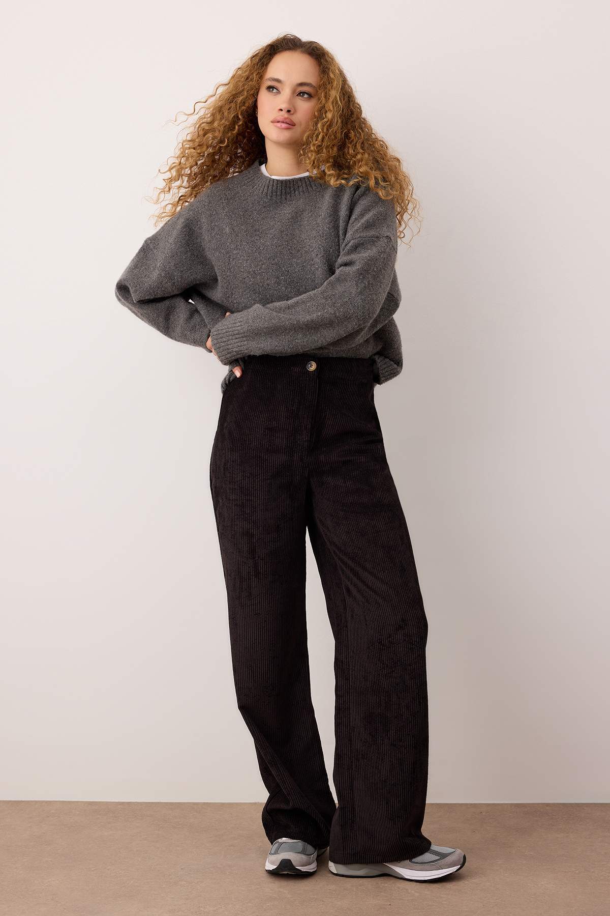 Trendyolmilla  Siyah Kadife Geniş Paça Pantolon TWOAW26PL00071