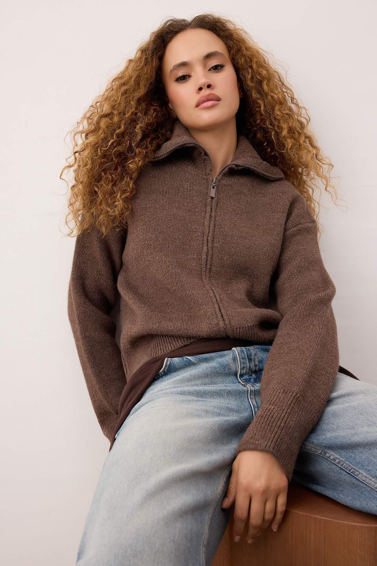 Trendyolmilla  Vizon Wardrobe Essentials Yumuşak Dokulu Geniş Kalıp Triko Hırka TWOAW26HI00092