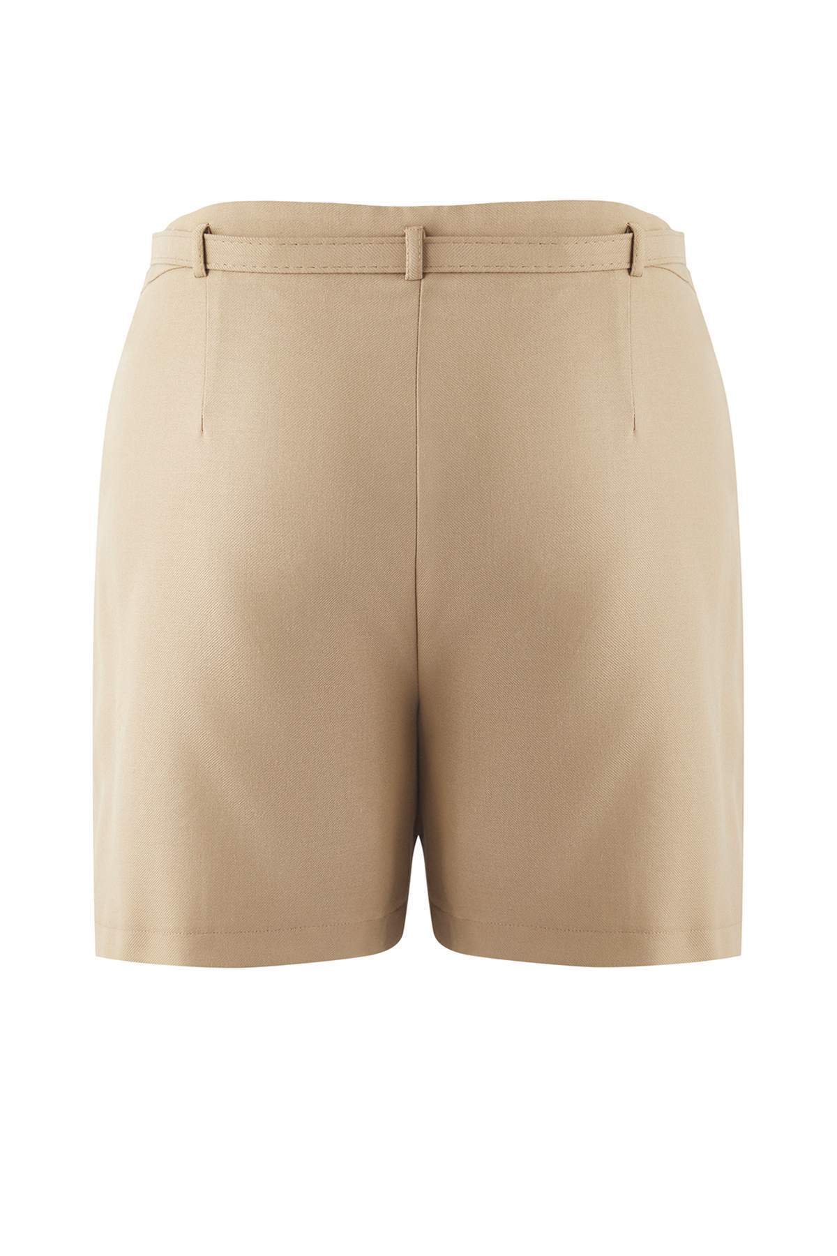 Trendyolmilla  Bej Yüksek Bel Geniş Paça Kısa Kemer Detaylı Büyük Beden Şort & Bermuda TBBAW26AP00005 - Görsel 7
