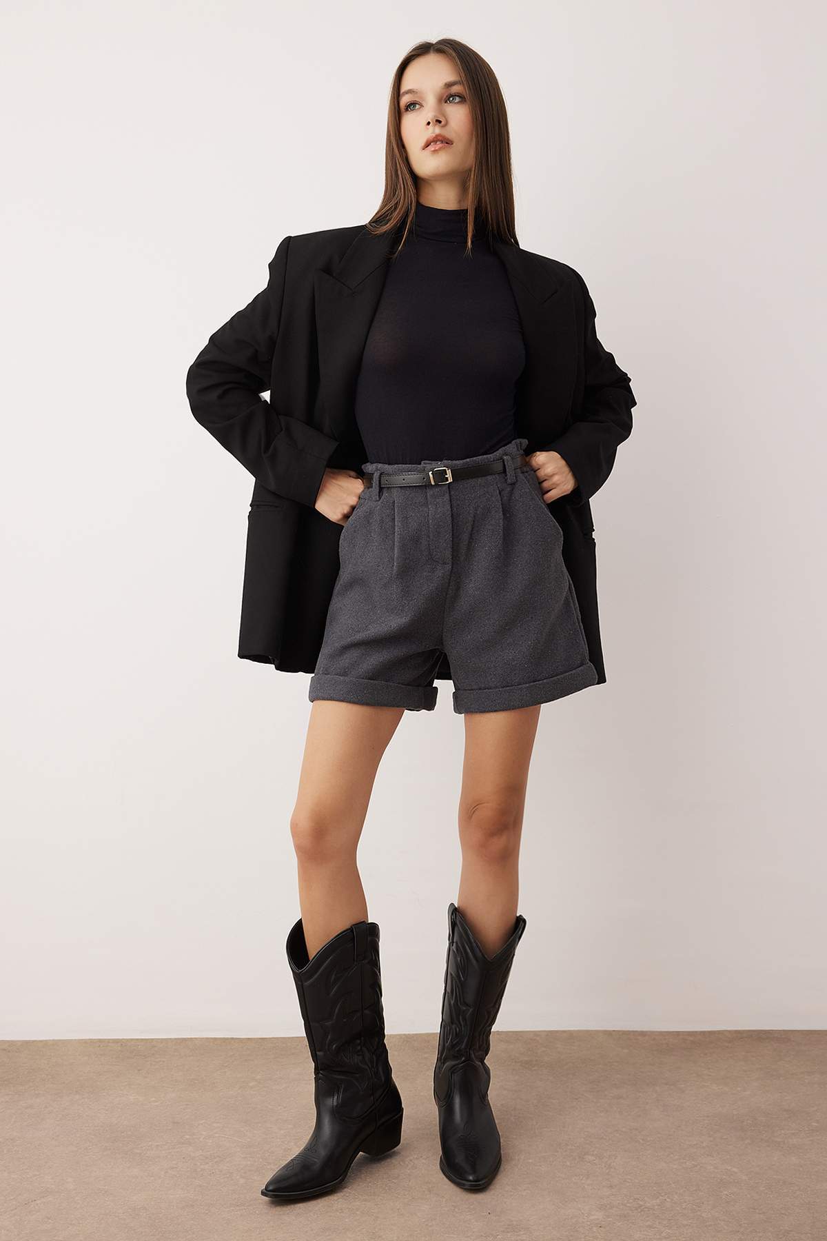 Trendyolmilla  Antrasit Kaşe Kemerli Şort & Bermuda TWOAW26SR00037