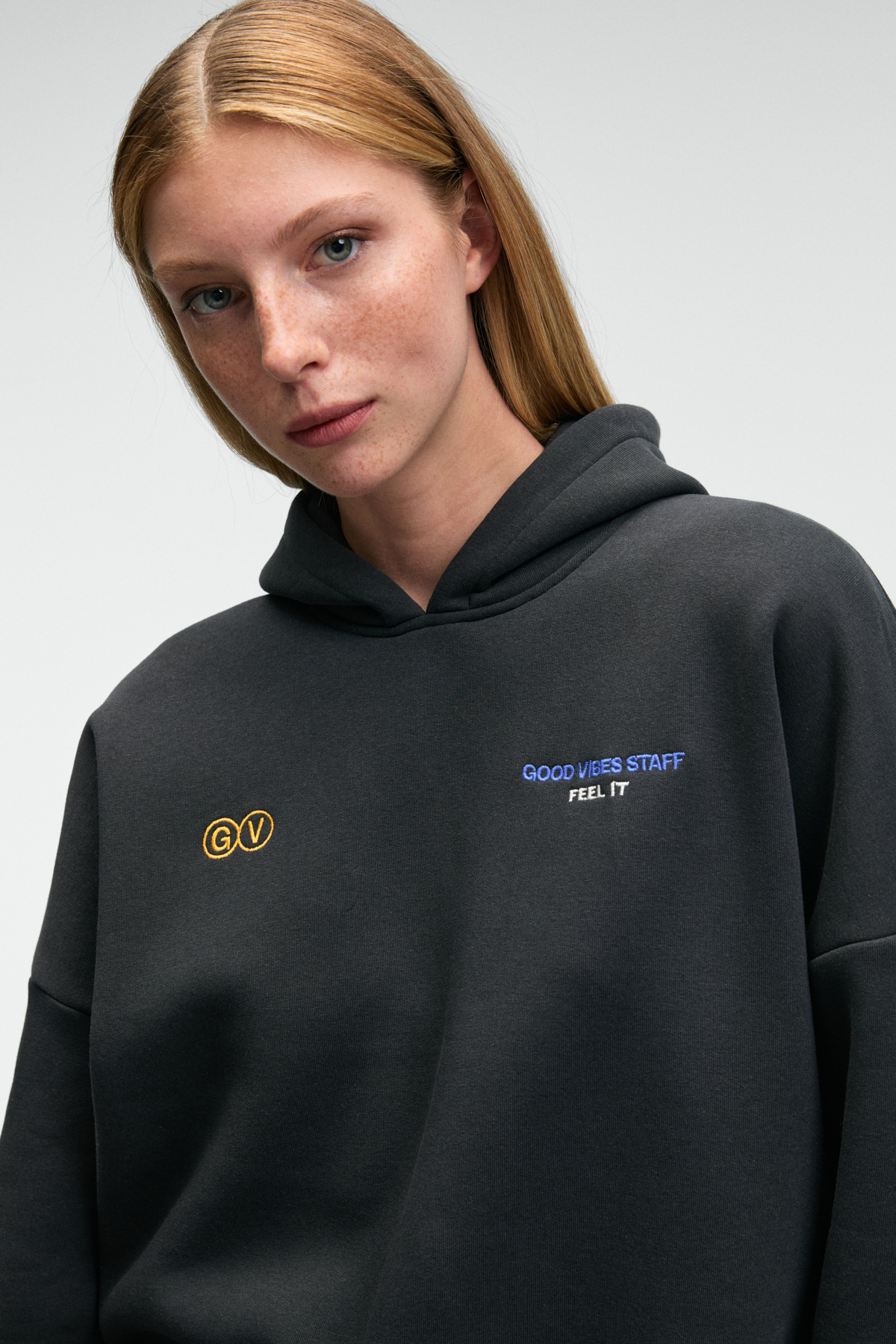 GRIMELANGE LUXE Kadın Renk Nakışlı Ve Arkası Baskı Detaylı Kapüşonlu Antrasit Sweatshirt görsel 3