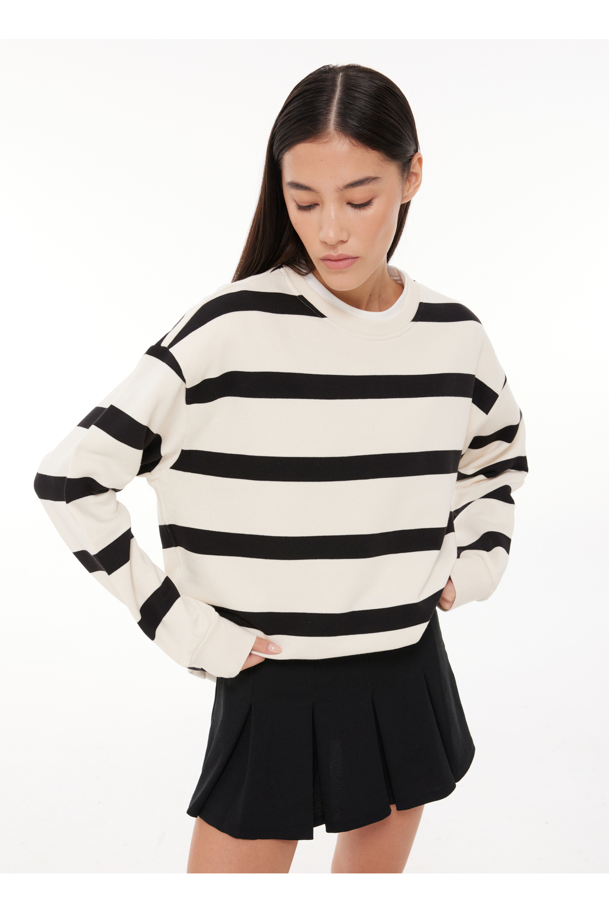 Fabrika  Bisiklet Yaka Çizgili Siyah - Beyaz Kadın Sweatshırt F3WL-SWT9