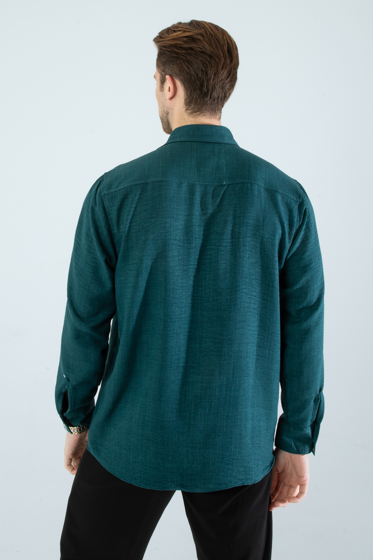 قميص رجالي من الكتان ذو ملمس نفطي كبير الحجم