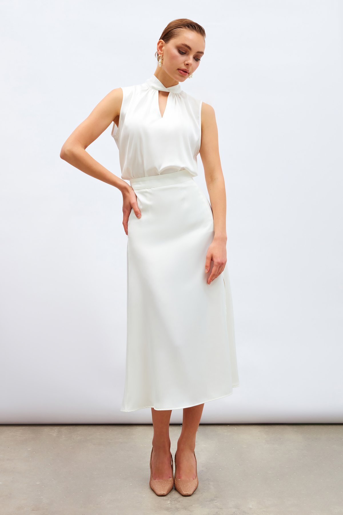 Sateen  Yaka Detaylı Saten Bluz - Ekru - Görsel 6