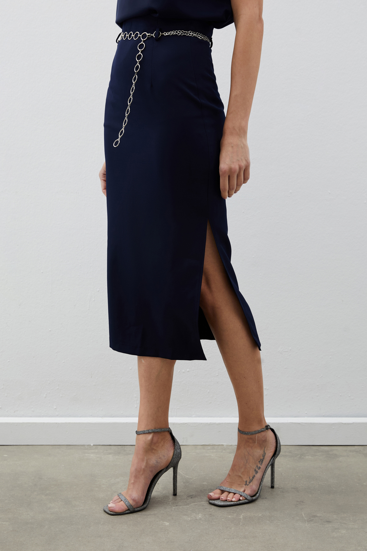 Sateen  Gümüş Zincirli Kalem Etek - Lacivert - Görsel 4